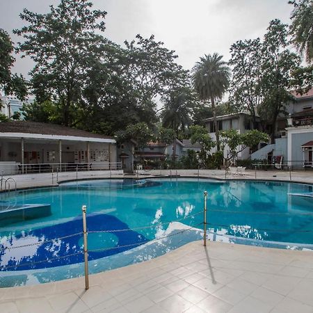 Oyo 1410 Country Club Begumpet Hotell Hyderabad Exteriör bild