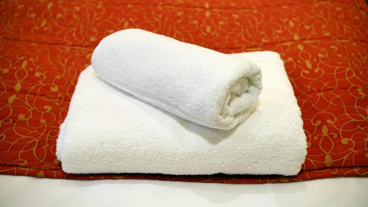 Oyo 1410 Country Club Begumpet Hotell Hyderabad Exteriör bild