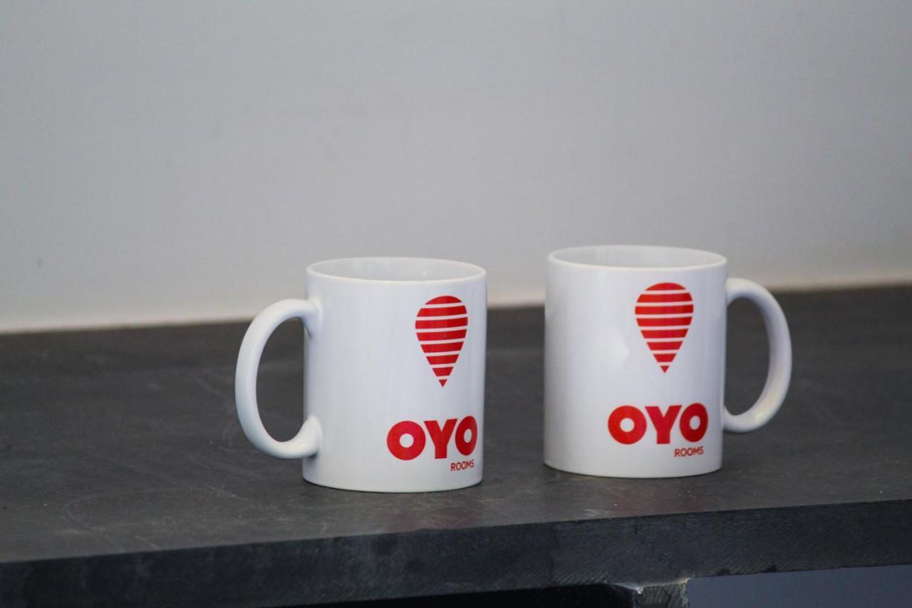 Oyo 1410 Country Club Begumpet Hotell Hyderabad Exteriör bild